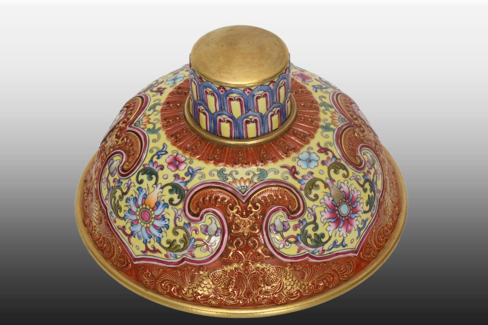 A Exquisite Enamel Gold Ground Squirrel Pattern Double Ears Jar - 7