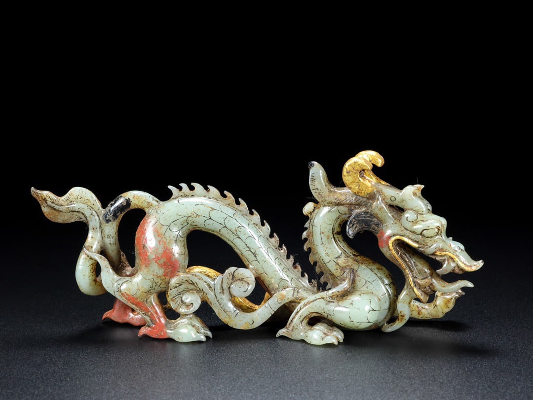 A Exquisite Hotan Jade Dragon Ornament: A Exquisite Hotan Jade Dragon Ornament,Qing Dynasty, China,Size:8.7inx2inx3.5in,Weight:329g 和田玉龙摆件,中国清代