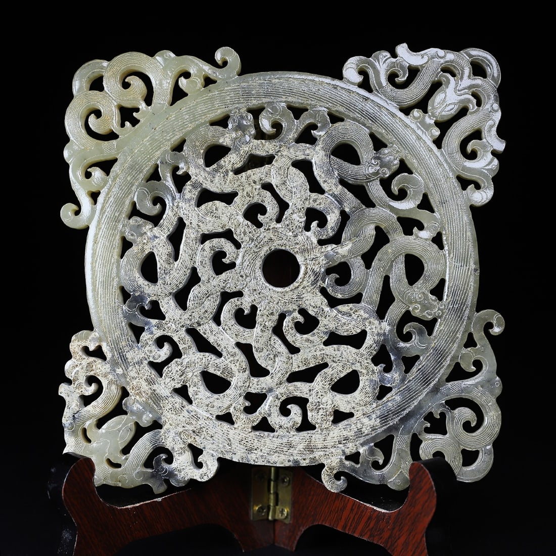 A Exquisite Hotan Jade Dragon Pattern Jade Pendant: A Exquisite Hotan Jade Dragon Pattern Jade Pendant,Han Dynasty, China,Size:7.1inx7.1in,Weight:228g 和田玉龙纹玉璧,中国汉代