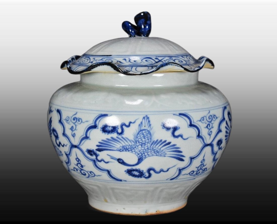 A Exquisite Blue and White Crane Pattern Lotus Leaf Jar: A Exquisite Blue and White Crane Pattern Lotus Leaf Jar,Yuan Dynasty, China,Size:9.4inx8.7in 青花鹤纹荷叶罐,中国元代