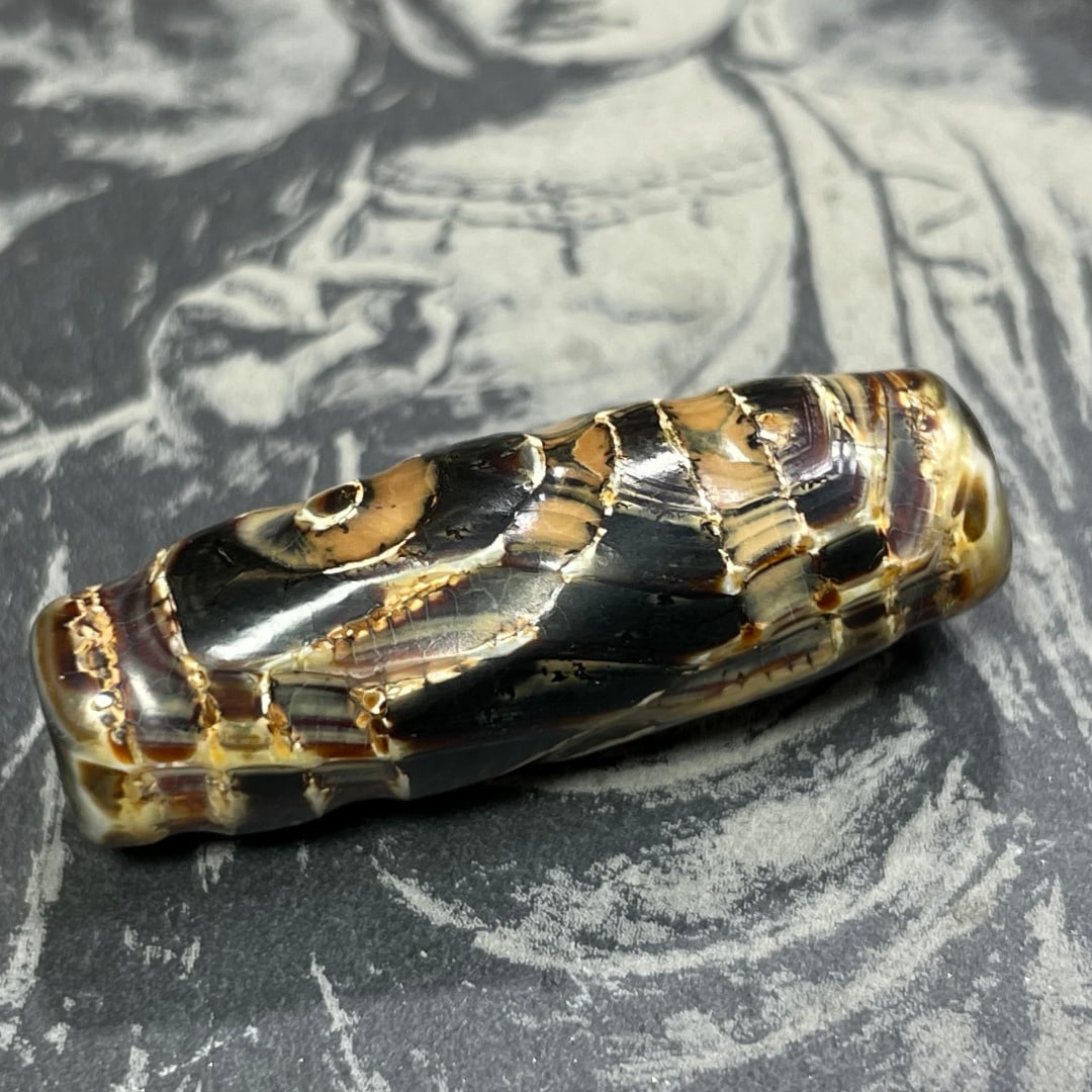 A Exquisite Two Eye Dzi bead - 2