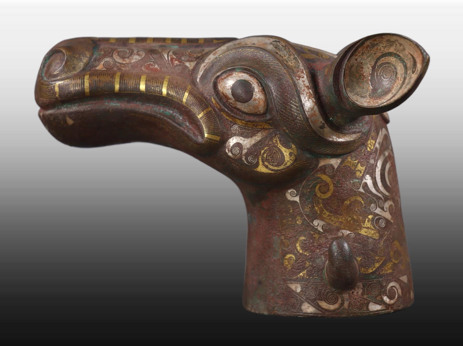 A Exquisite Gold and Silver-Inlaid Bronze Horse Head Ornament: A Exquisite Gold and Silver-Inlaid Bronze Horse Head Ornament,Han Dynasty, China,Size:5.1inx6.9inx5.5in,Weight:2216g