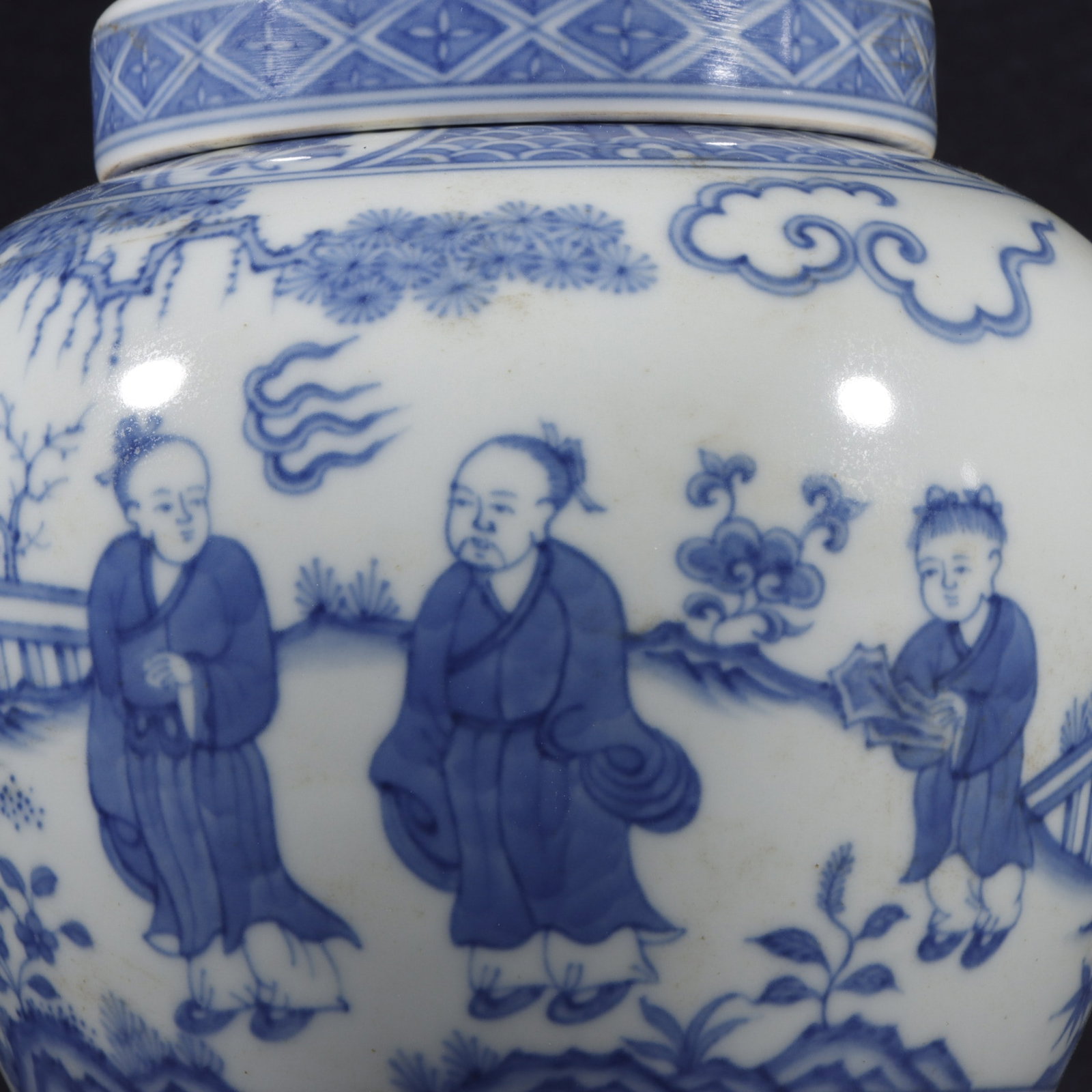 A Exquisite Blue and White Figures Pattern Jar - 6