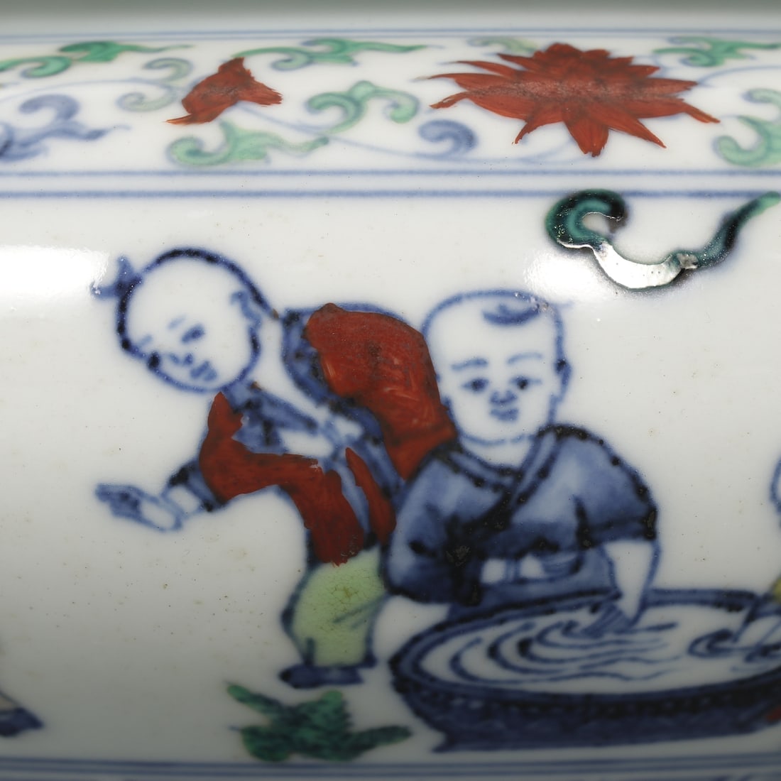 A Exquisite Doucai Figures Pattern Jar - 3