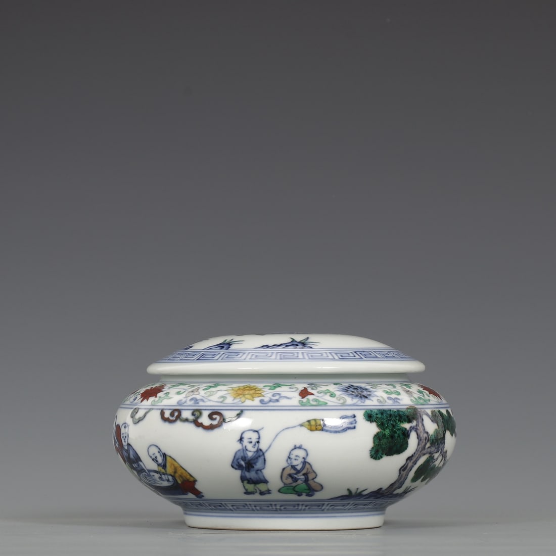 A Exquisite Doucai Figures Pattern Jar - 4