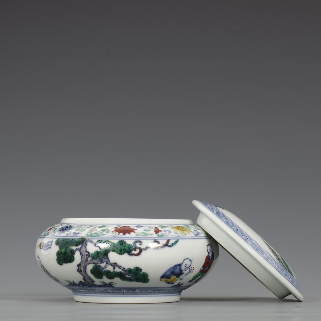 A Exquisite Doucai Figures Pattern Jar - 6