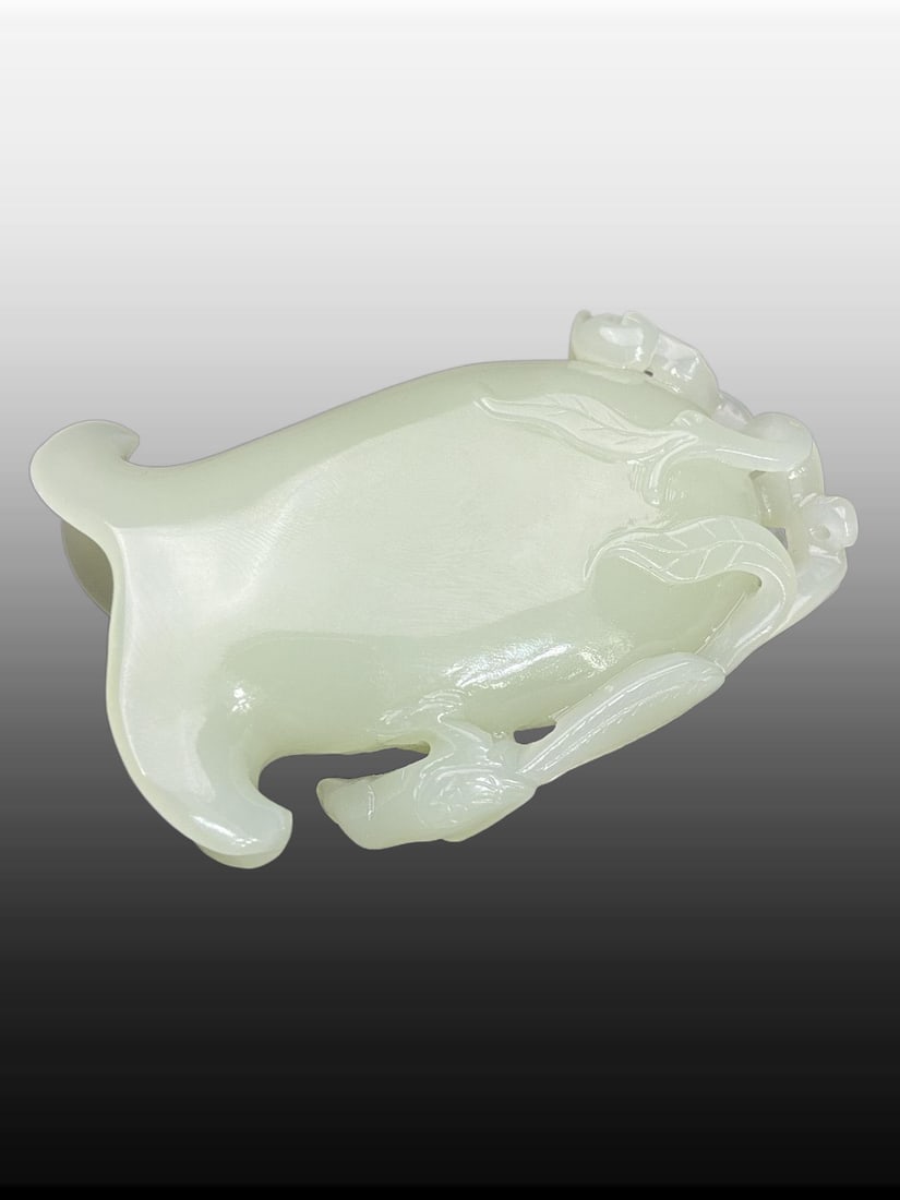 A Exquisite Hotan Jade Vase - 2