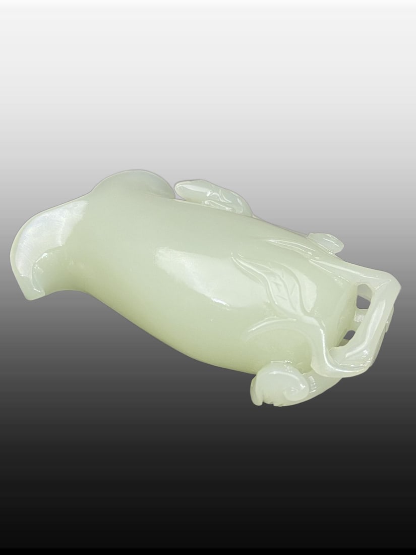 A Exquisite Hotan Jade Vase - 4