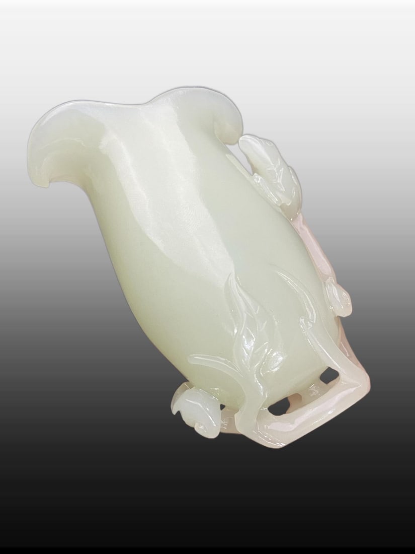 A Exquisite Hotan Jade Vase - 6