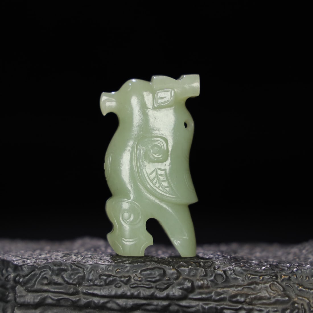 A Exquisite Hotan Jade Bird Ornament: A Exquisite Hotan Jade Bird Ornament,Han Dynasty, China,Size:1.2inx0.8inx2.2in,Weight:51.5g 和田玉鸟摆件,中国汉代