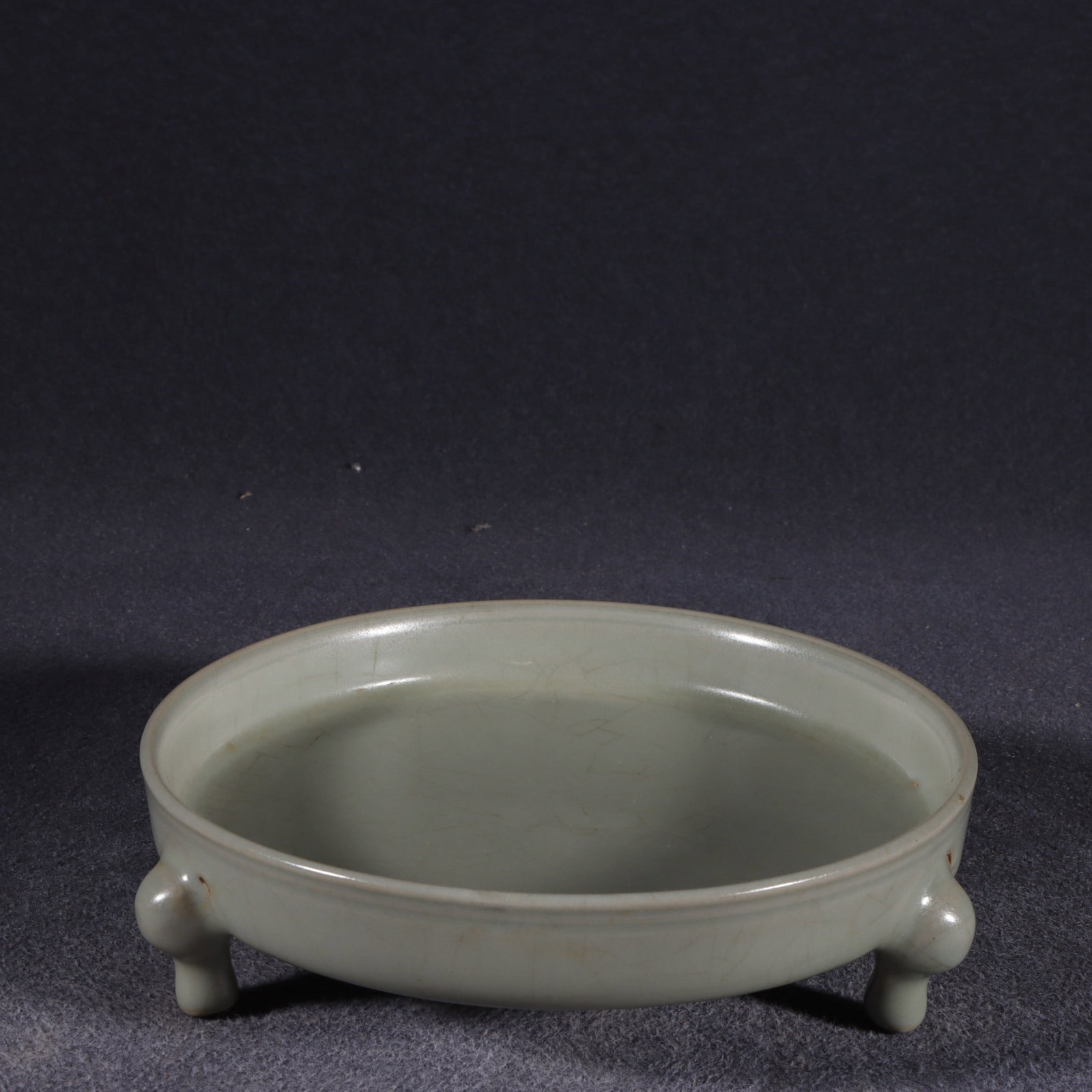 A Exquisite Ru yao Sky Blue Glazed Tripod Brush Washer: A Exquisite Ru yao Sky Blue Glazed Tripod Brush Washer,Song Dynasty, China,Size:1.4inx5.6in 汝窑天青釉三足洗,中国宋代