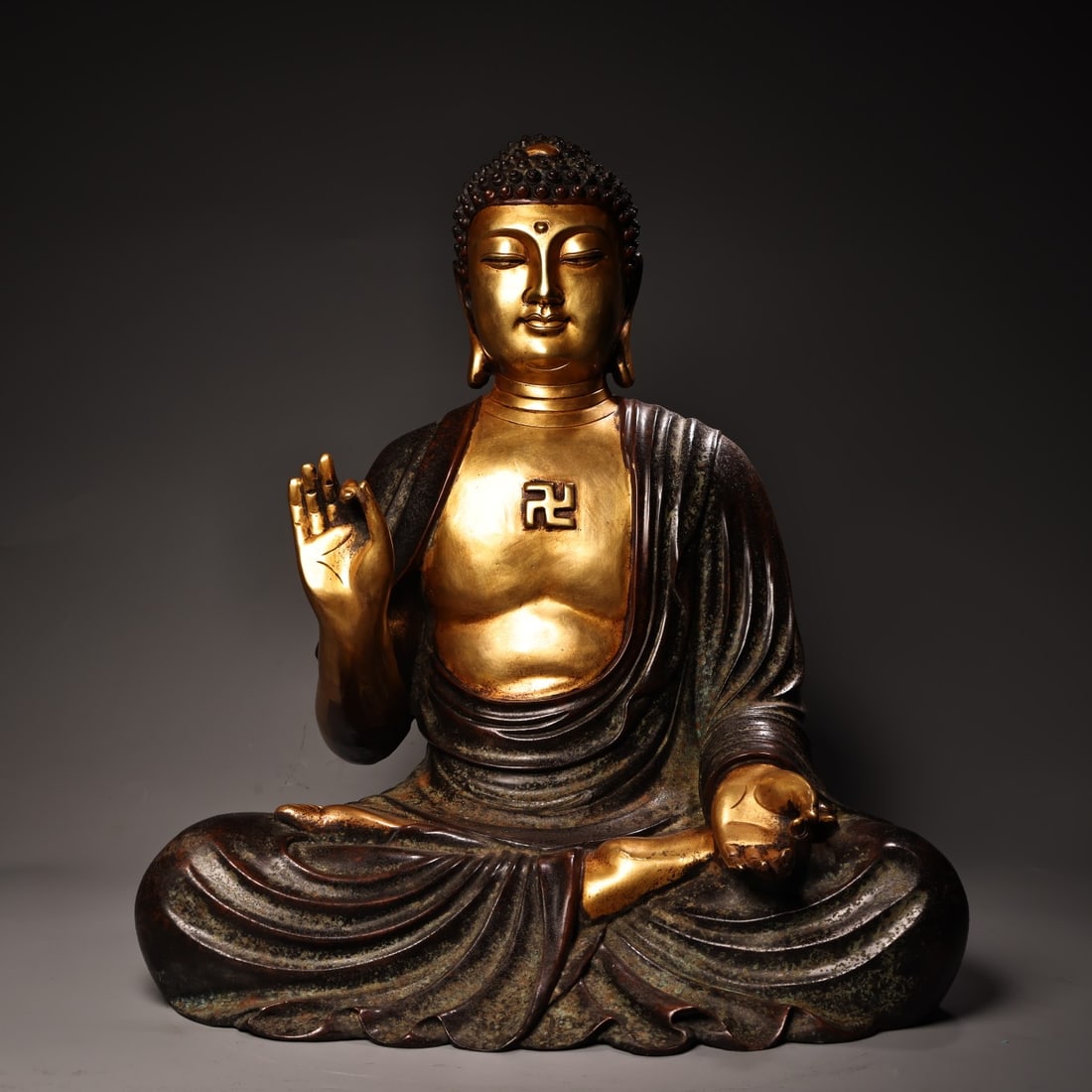 A Exquisite Gilt Bronze Buddha statue: A Exquisite Gilt Bronze Buddha statue,Ming Dynasty, China,Yongle Six-character Mark,Size:18.5inx14.2in ,Weight:15500g 紫铜鎏金佛像,中国明代,