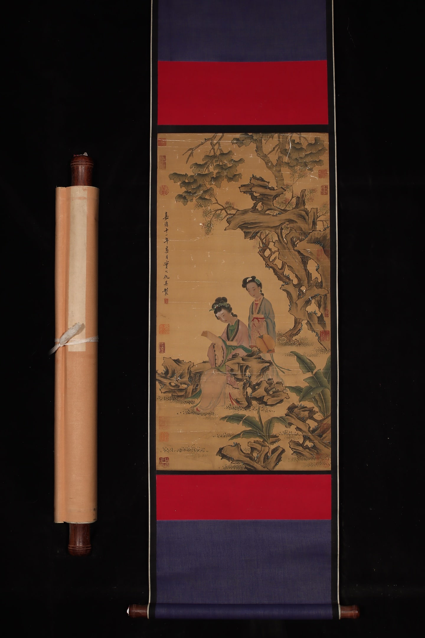 A Chinese Vertical Scroll Ink Painting of Figures on Silk: A Chinese Vertical Scroll Ink Painting of Figures on Silk,Ming Dynasty, China,Qiu Ying,without frame size:31.9inx17.9in