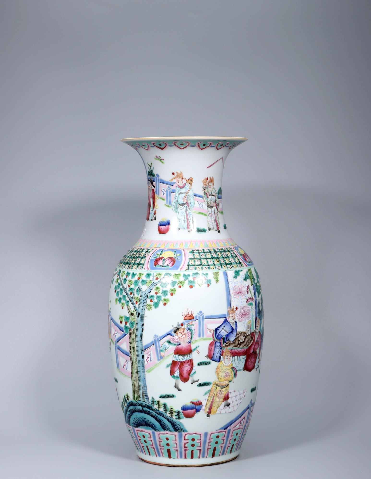 A Exquisite Famille-Rose Figures Pattern Vase - 2