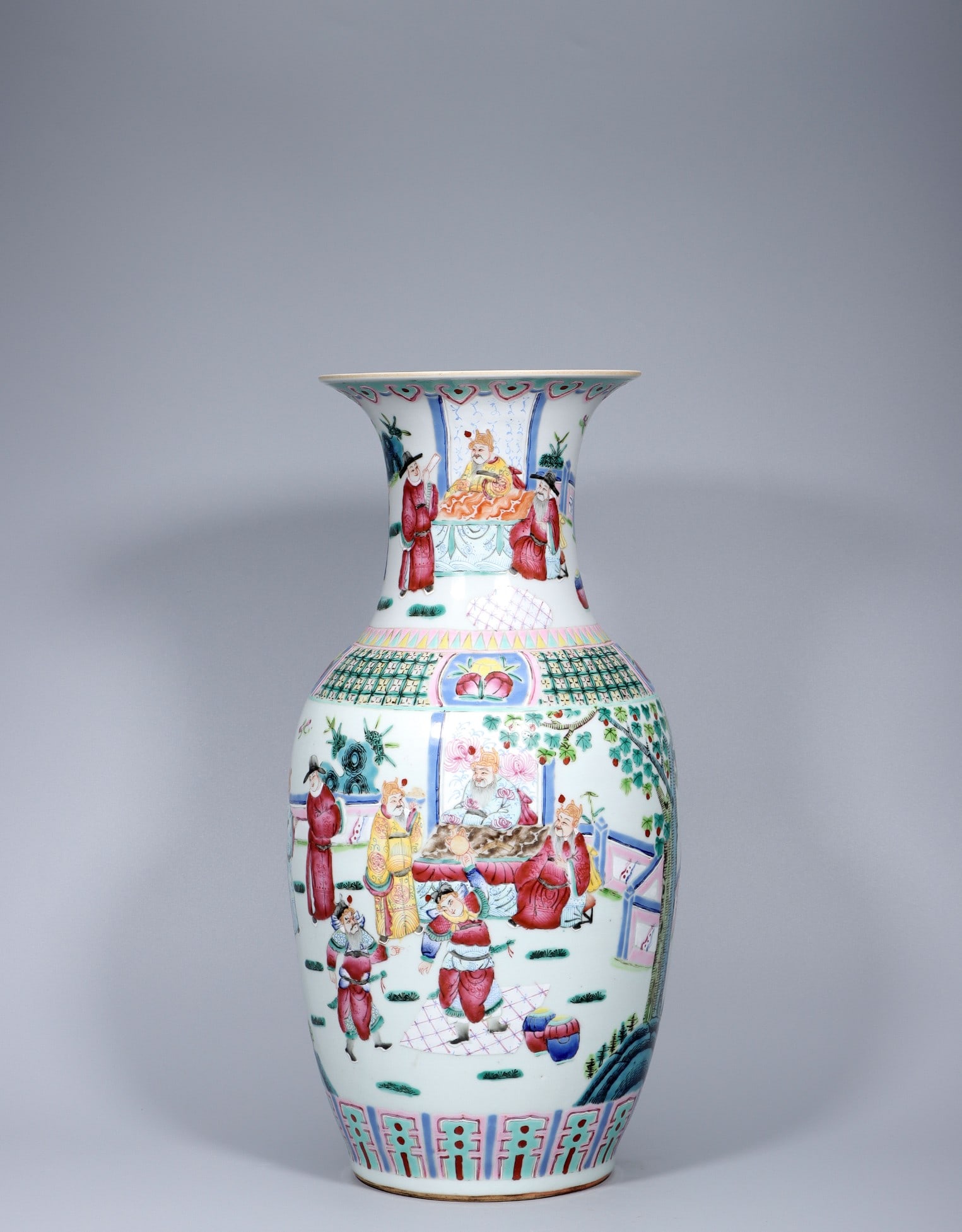 A Exquisite Famille-Rose Figures Pattern Vase - 3
