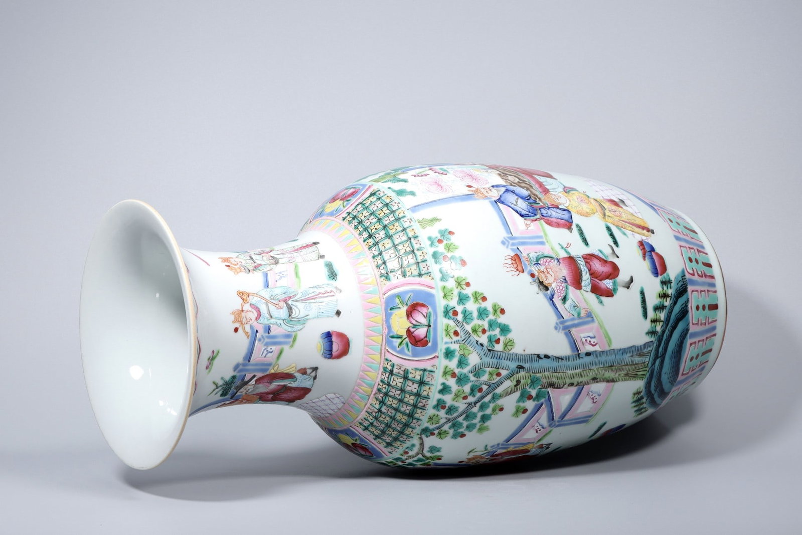 A Exquisite Famille-Rose Figures Pattern Vase - 5