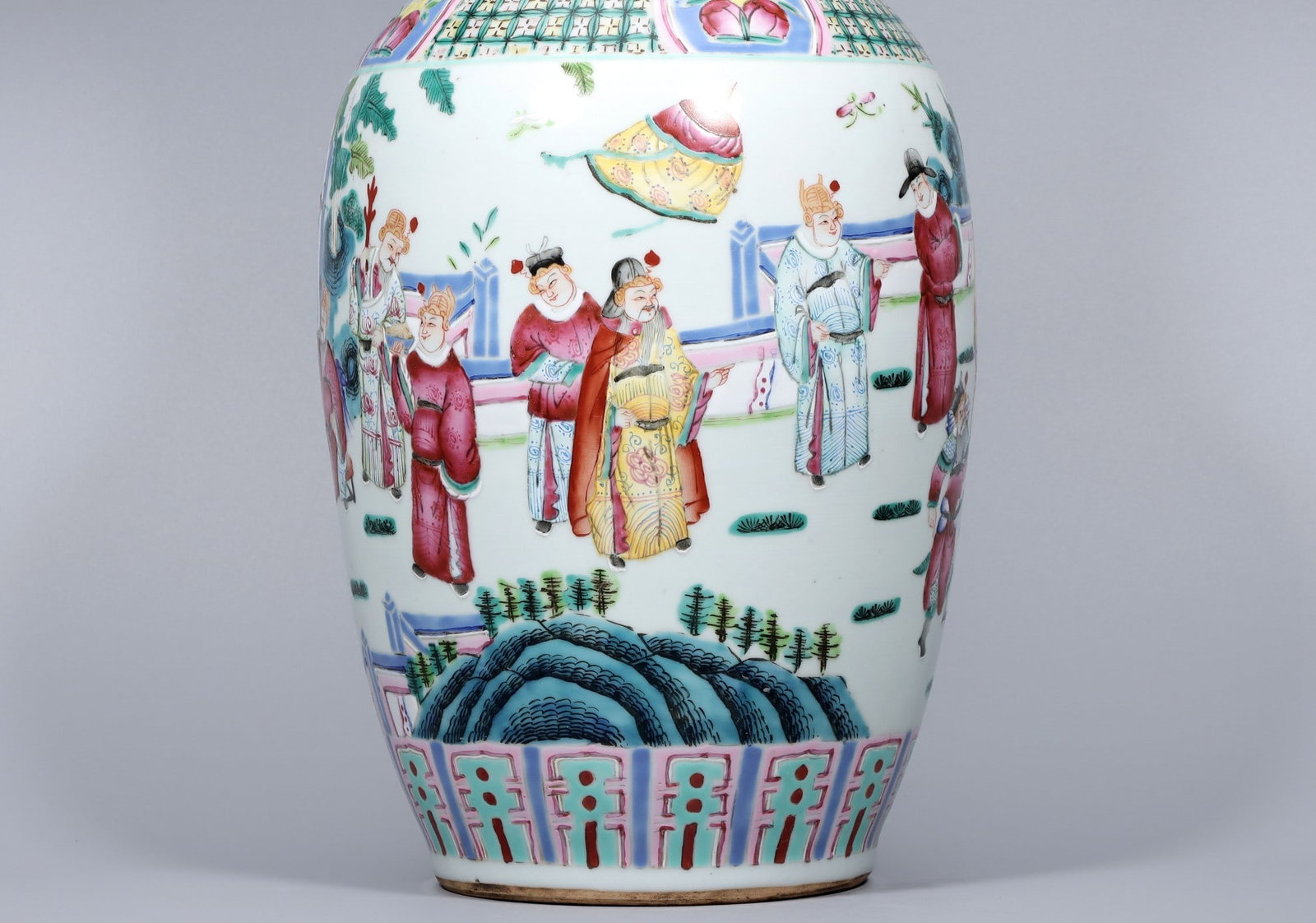 A Exquisite Famille-Rose Figures Pattern Vase - 6