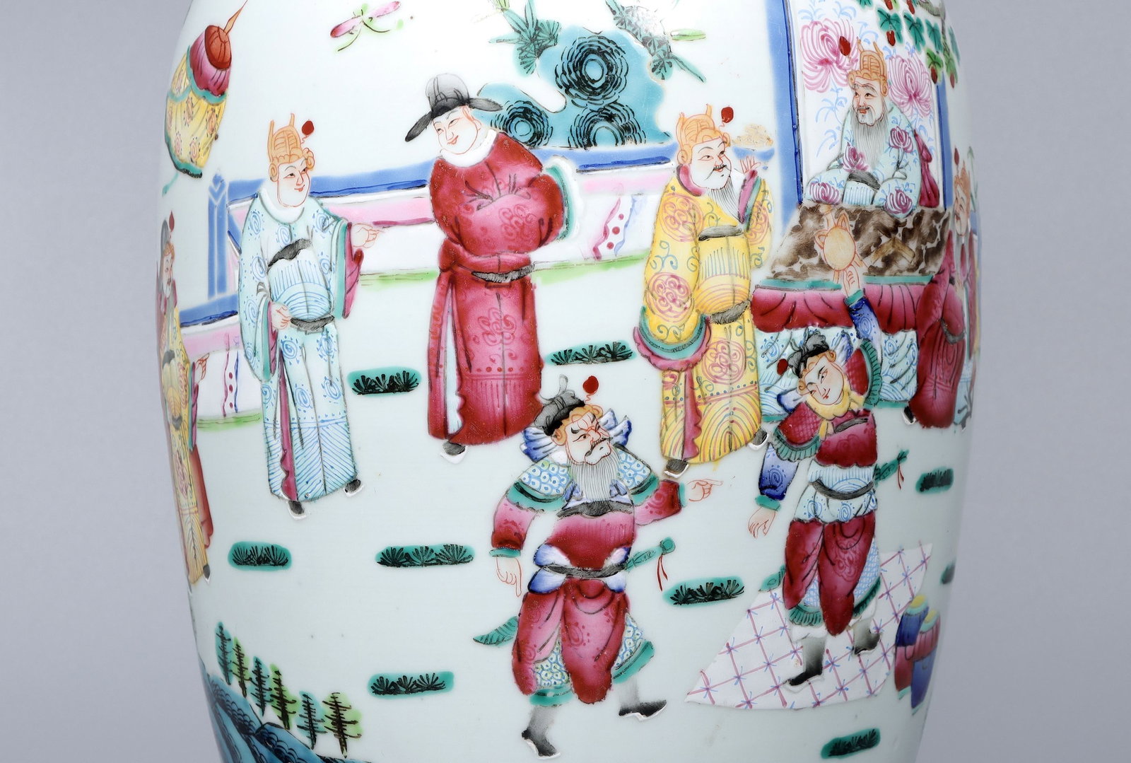 A Exquisite Famille-Rose Figures Pattern Vase - 8