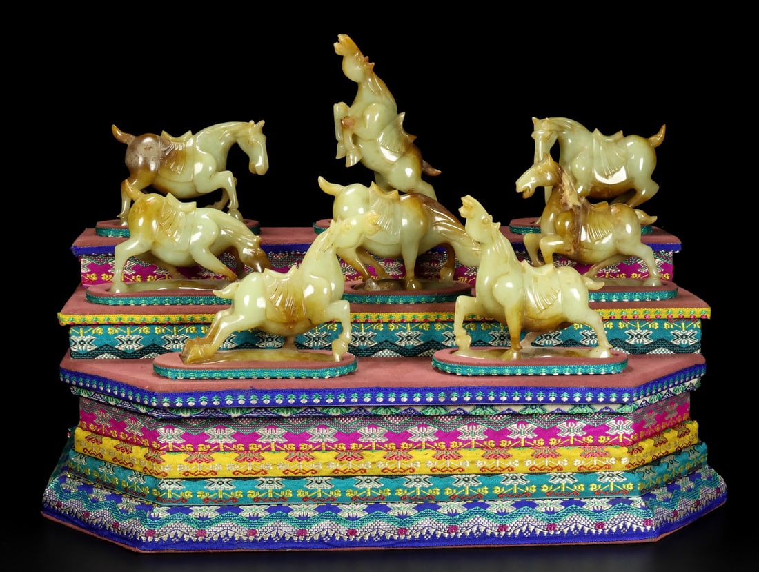 A Set of Exquisite Hotan Jade Horse Ornament: A Set of Exquisite Hotan Jade Horse Ornament,Han Dynasty, China,Size:15.4inx9.1inx11.4in,Weight:1738g 一套和田玉马摆件,中国汉代