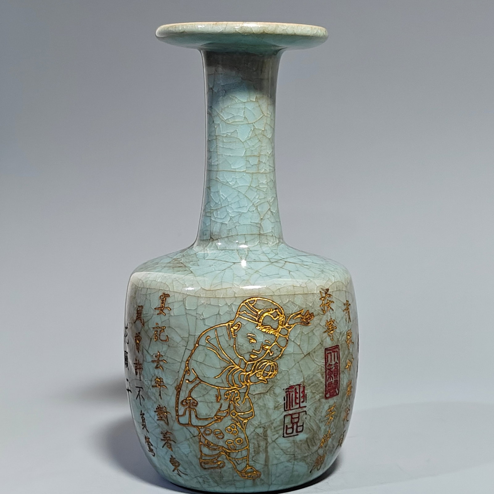 A Exquisite Ru Porcelain Painted Gold Ice crackle pattern Vase Ornament: A Exquisite Ru Porcelain Painted Gold Ice crackle pattern Vase Ornament,Song Dynasty, China,Size:9.1inx4.7in 汝瓷描金冰裂纹瓶摆件,中&#