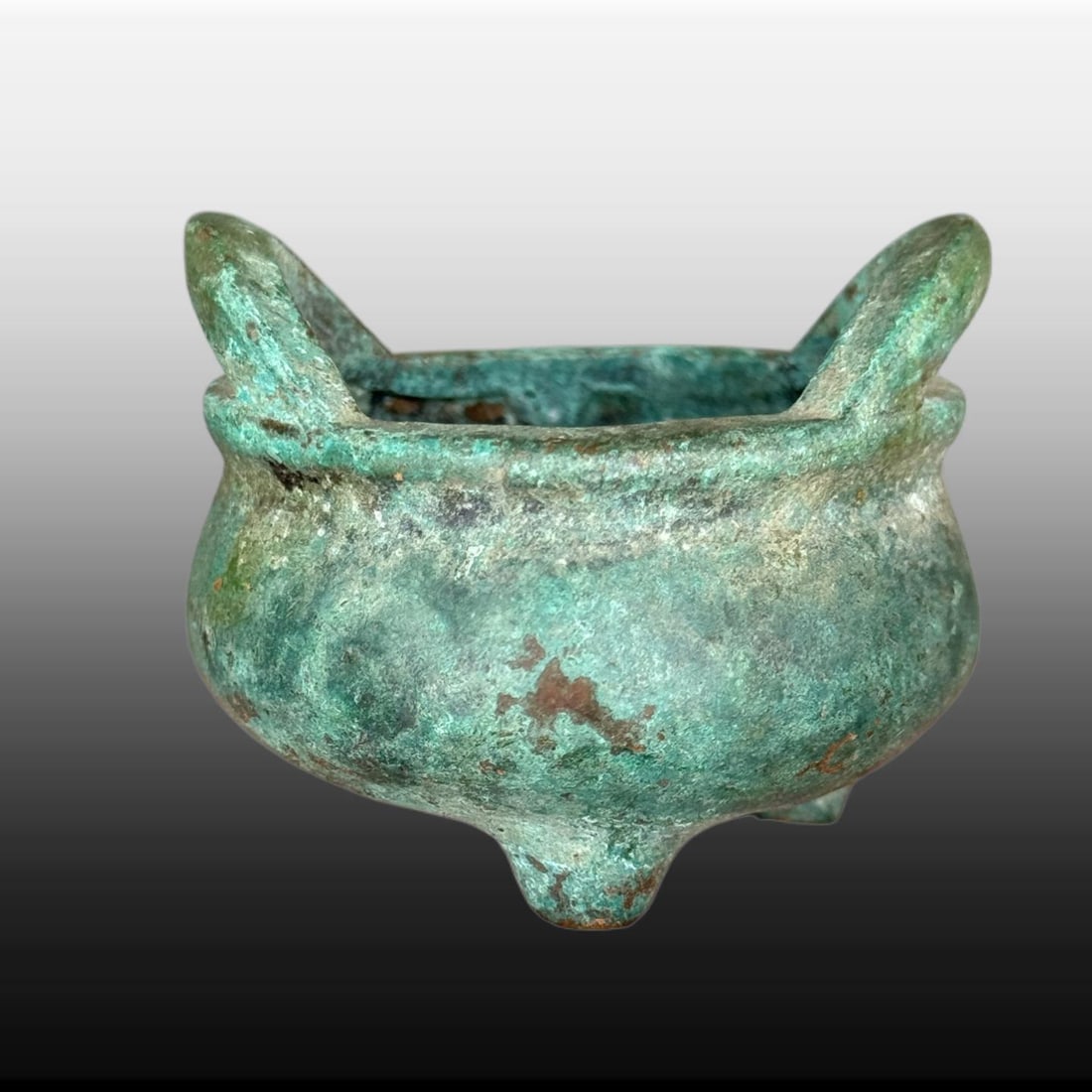 A Exquisite Copper Tripod Censer: A Exquisite Copper Tripod Censer,Ming Dynasty, China,Size:1.8inx1.6in,Weight:200g 铜三足香炉,中国明代