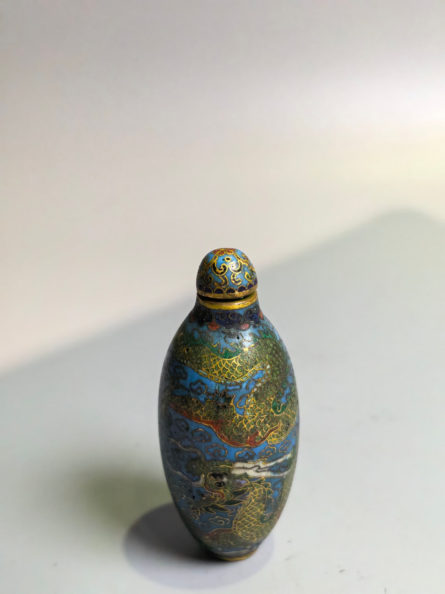 A Exquisite Cloisonne Dragon Pattern Snuff Bottle: A Exquisite Cloisonne Dragon Pattern Snuff Bottle,Qing Dynasty, China,Qianlong Four-character Mark,Size:1.2inx2.8in,Weight:68g 掐丝珐琅龙纹鼻烟壶,