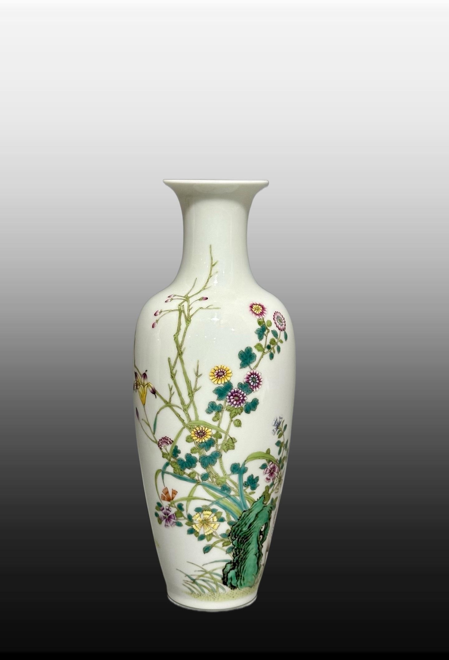 A Exquisite Enamel Fowl Pattern Vase - 2