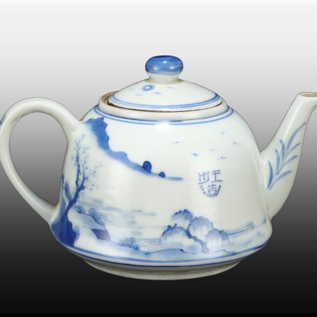 A Exquisite Blue and White Landscape Pattern Ewer - 4