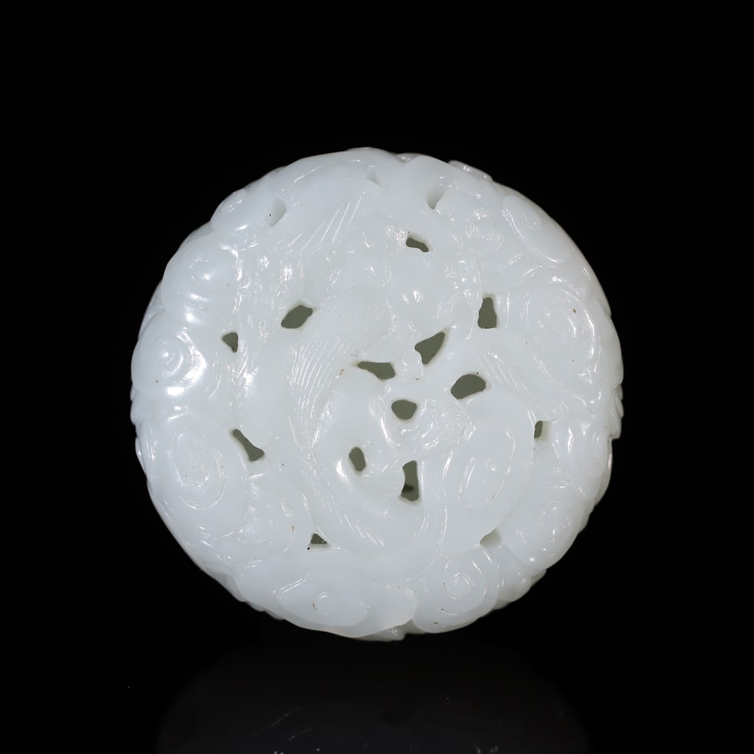 A Exquisite Hotan Jade Dragon Sachet: A Exquisite Hotan Jade Dragon Sachet,Qing Dynasty, China,Size:2.2inx0.8in 和田玉龙香囊,中国清代