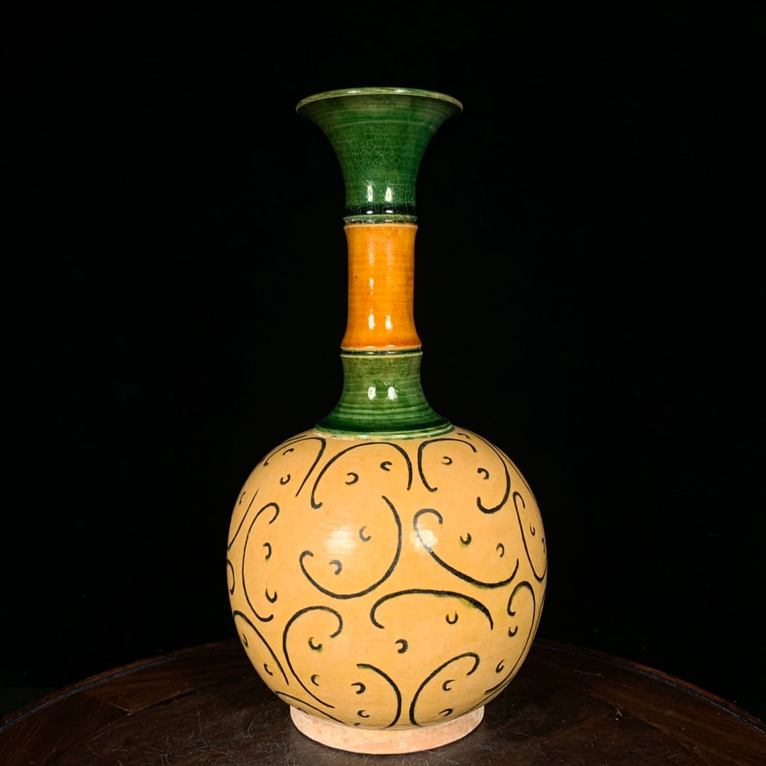 A Exquisite Tang Tri-Color Glazed Pottery Bamboo Vase: A Exquisite Tang Tri-Color Glazed Pottery Bamboo Vase,Tang Dynasty, China,Size:10inx5.1in 唐三彩竹节瓶,中国唐代