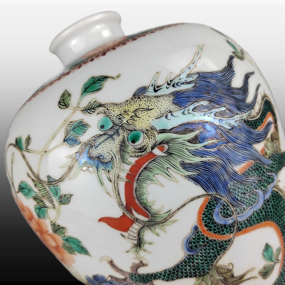 Wucai Dragon and Phoenix Pattern Vase - 6