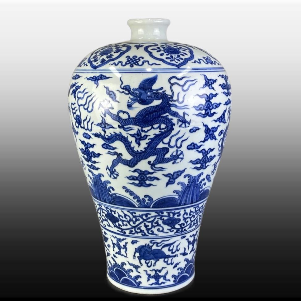Blue and White Seawater Pattern Dragon Pattern Vase - 3