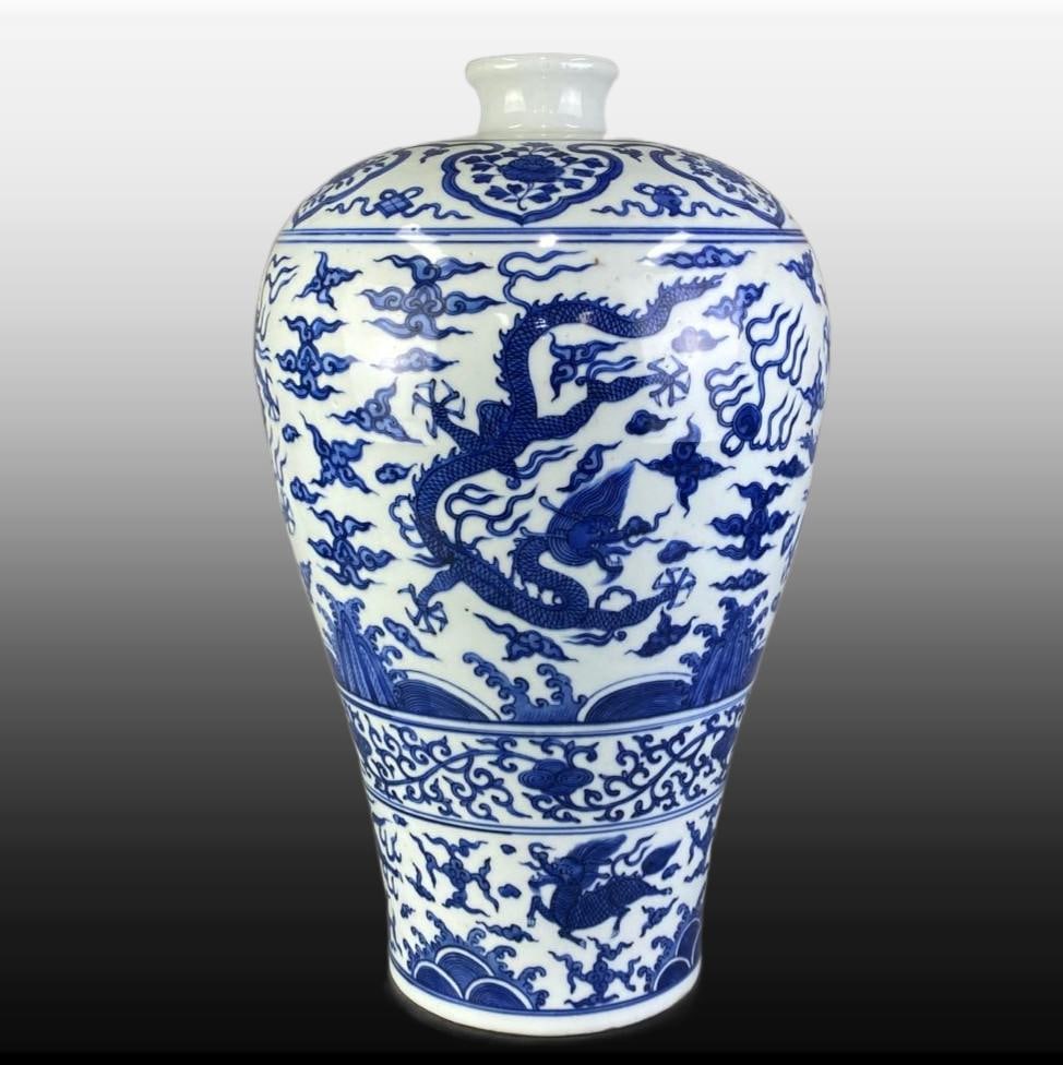 Blue and White Seawater Pattern Dragon Pattern Vase - 4