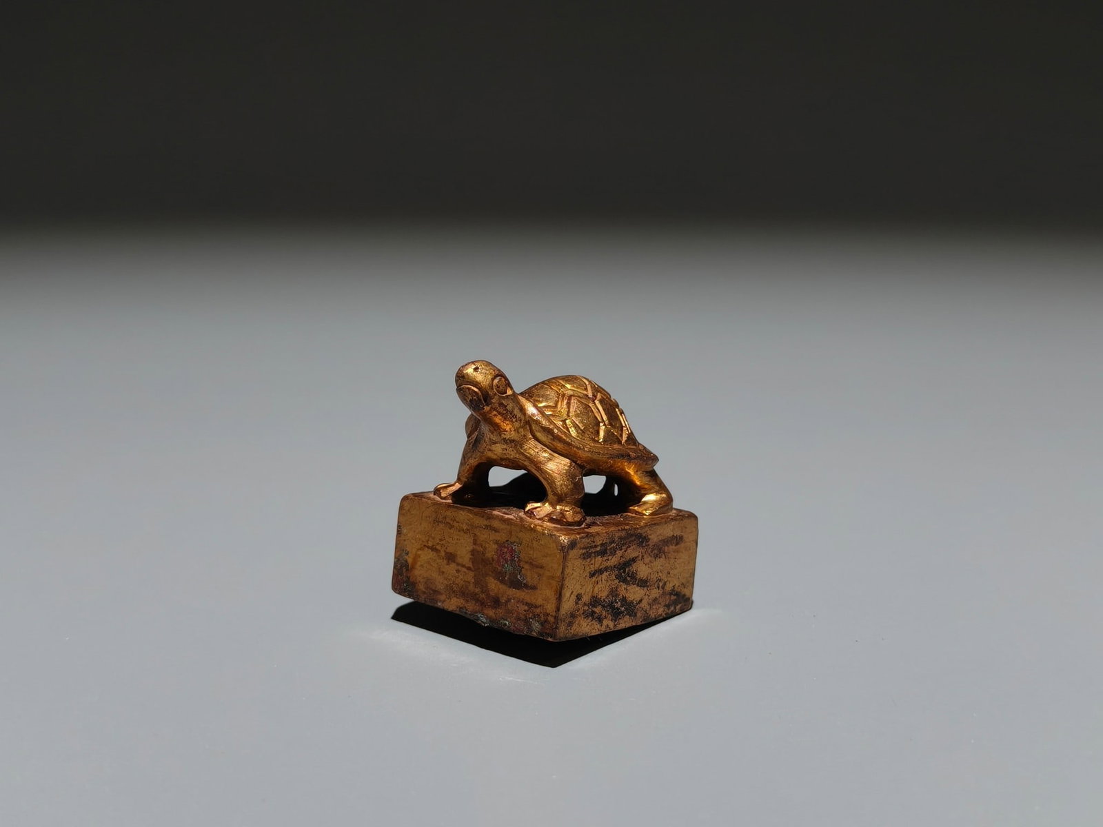 A Exquisite Gilt Bronze Turtle Seal - 4