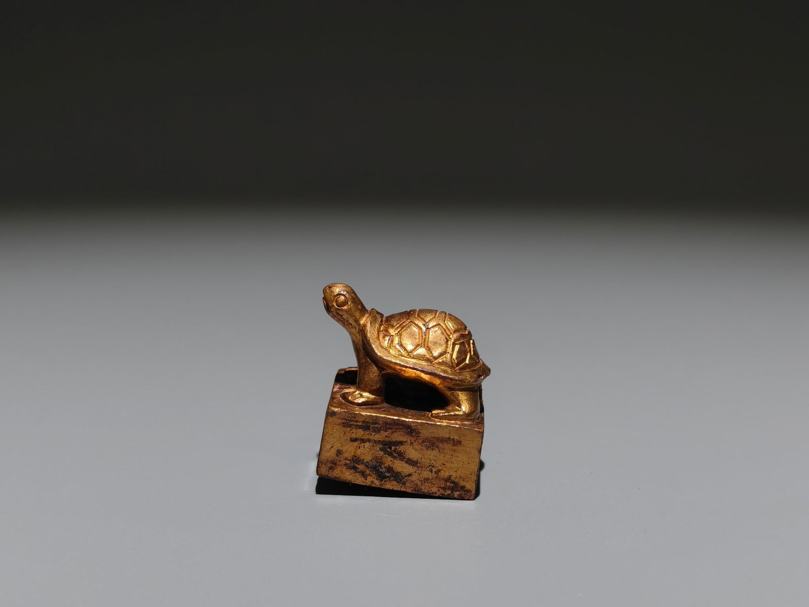 A Exquisite Gilt Bronze Turtle Seal - 5
