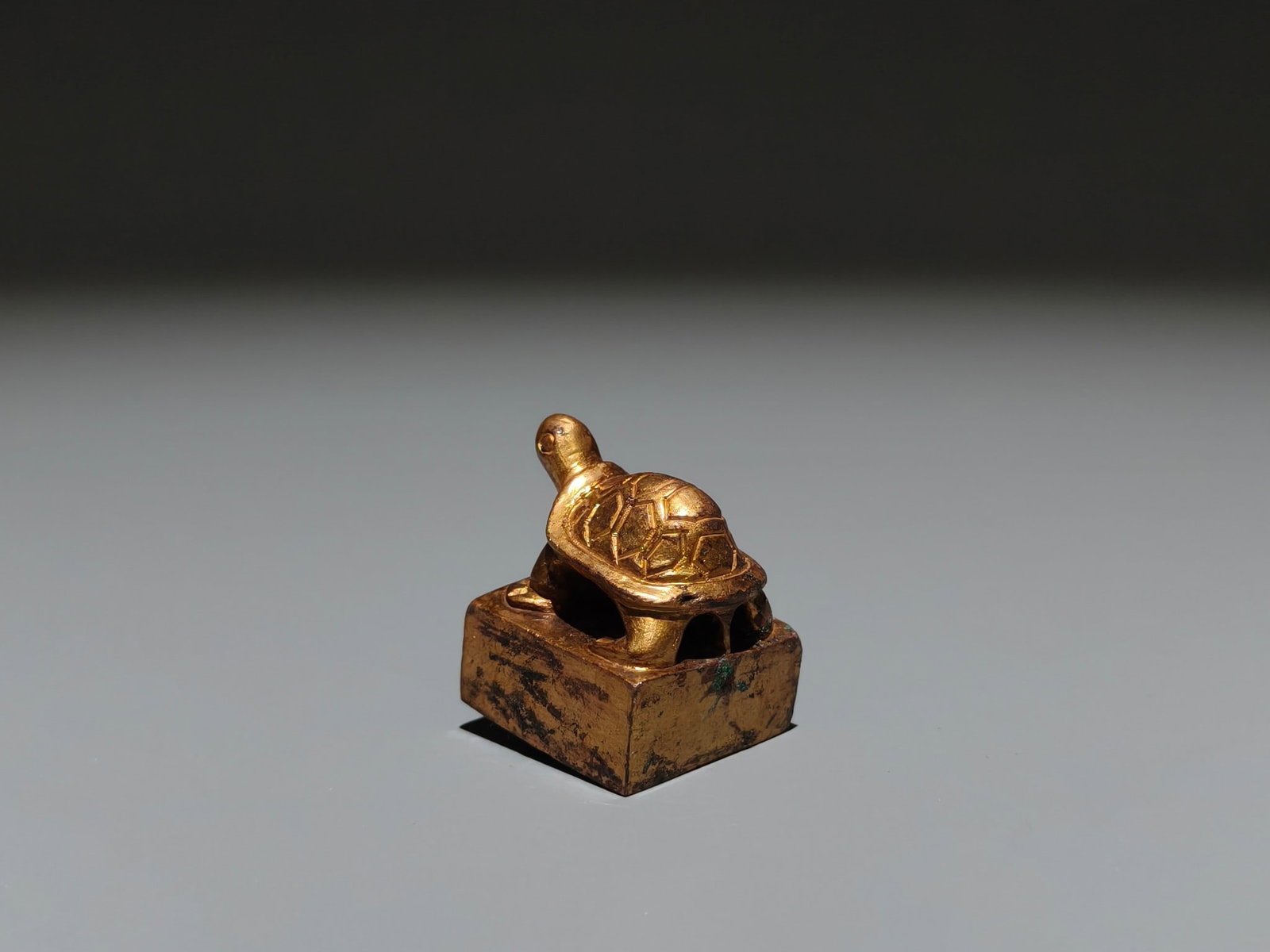 A Exquisite Gilt Bronze Turtle Seal - 6