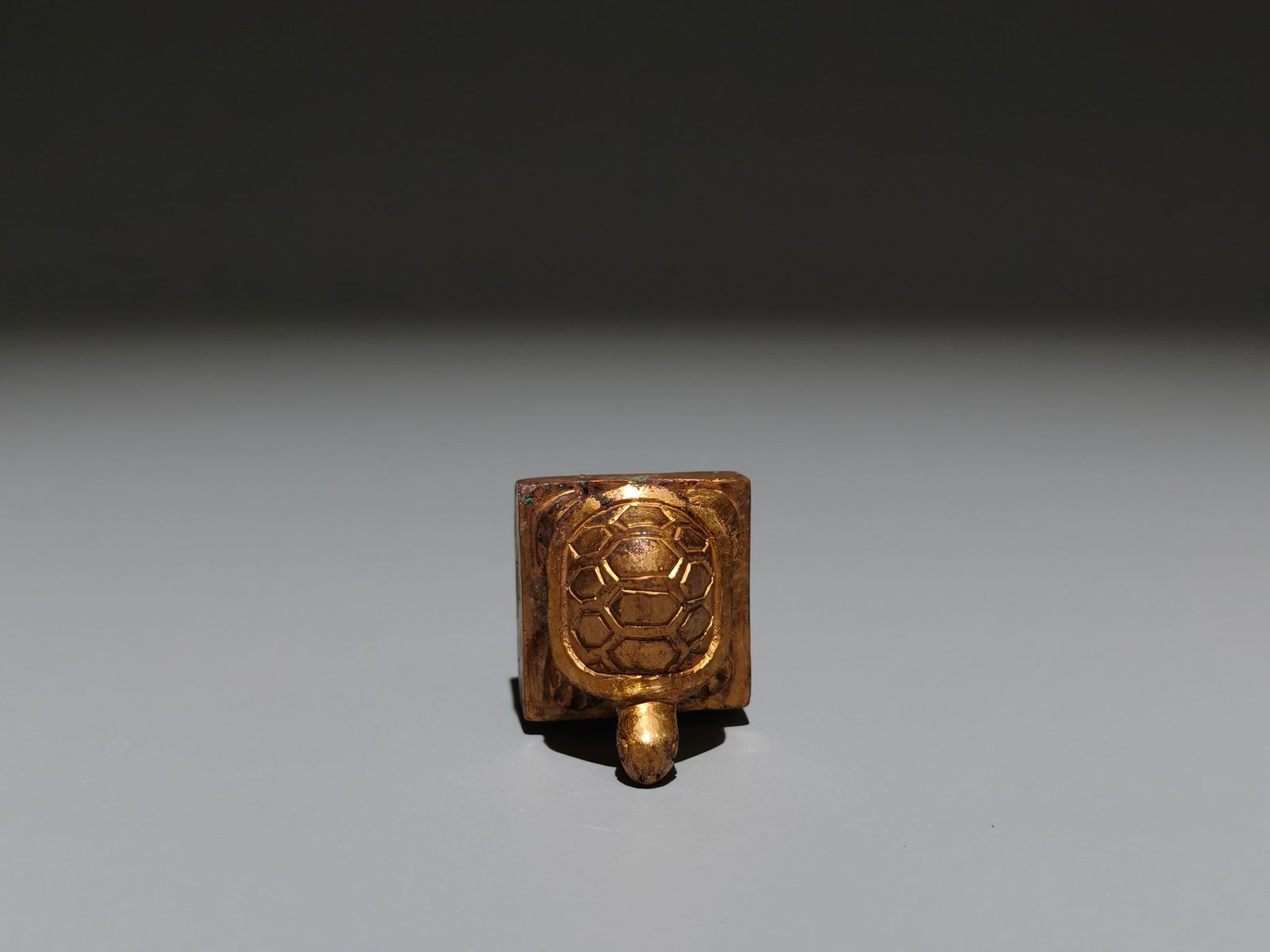 A Exquisite Gilt Bronze Turtle Seal - 8