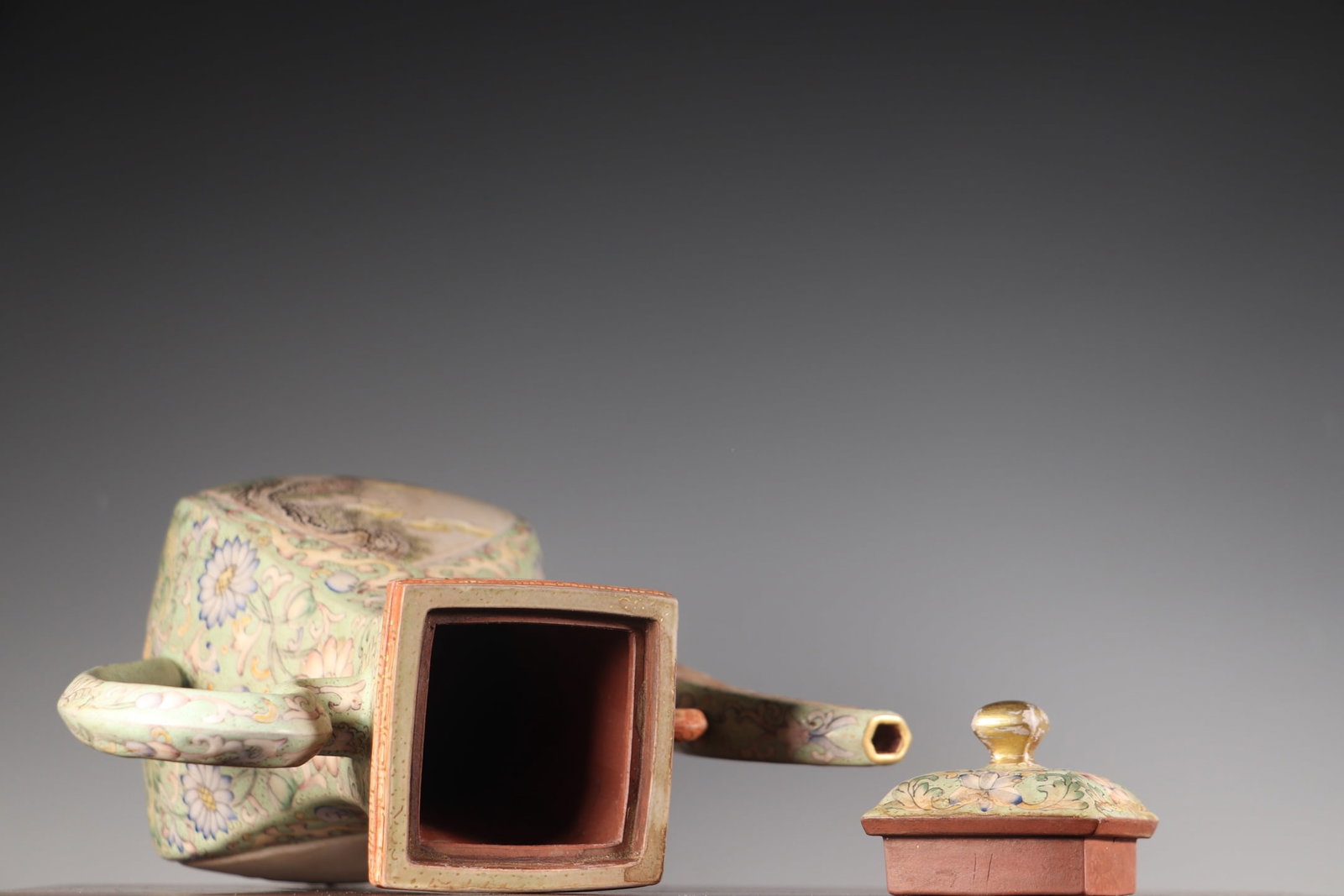 A Exquisite Enamel Figures Pattern Purple Sands Teapot - 8