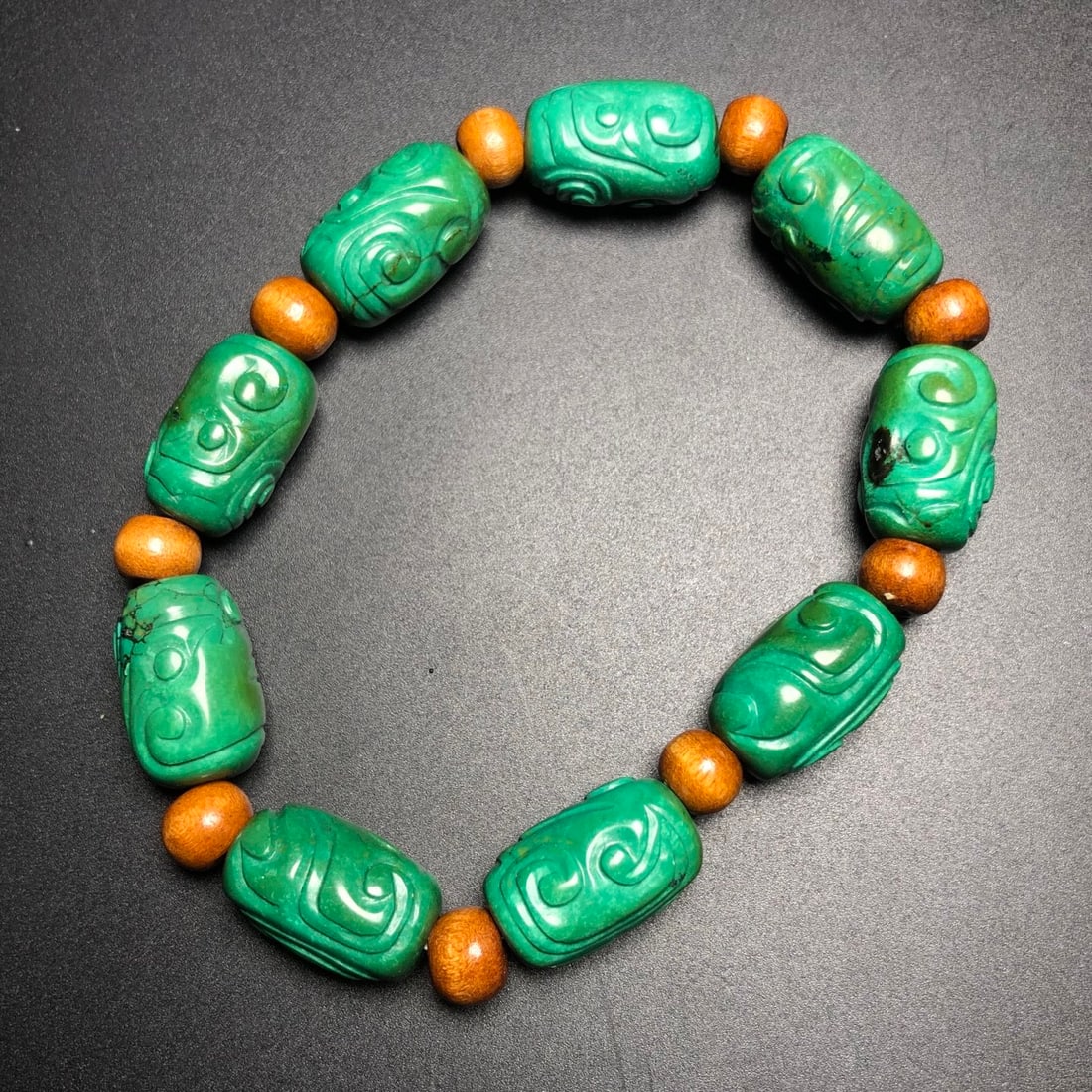 A Exquisite Turquoise Flower Bracelets: A Exquisite Turquoise Flower Bracelets,Qing Dynasty, China,Size:0.8inx0.5in,Weight:43.9g 松石花手串,中国清代