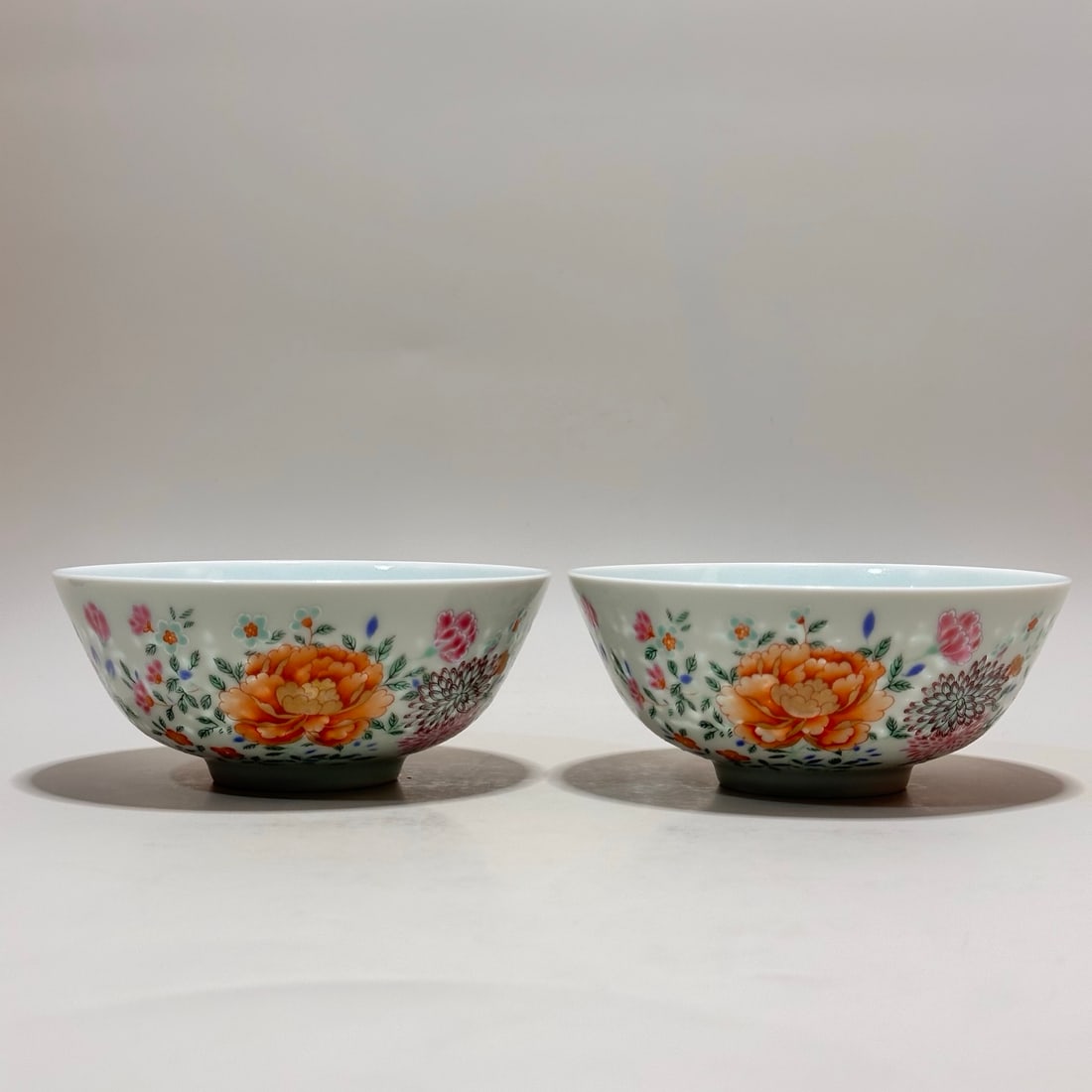 A pair of Exquisite Famille-Rose Flower Pattern Bowl: A pair of Exquisite Famille-Rose Flower Pattern Bowl,Qing Dynasty, China,Yongzheng Six-character Mark,Size:2.2inx5.1inx2in
