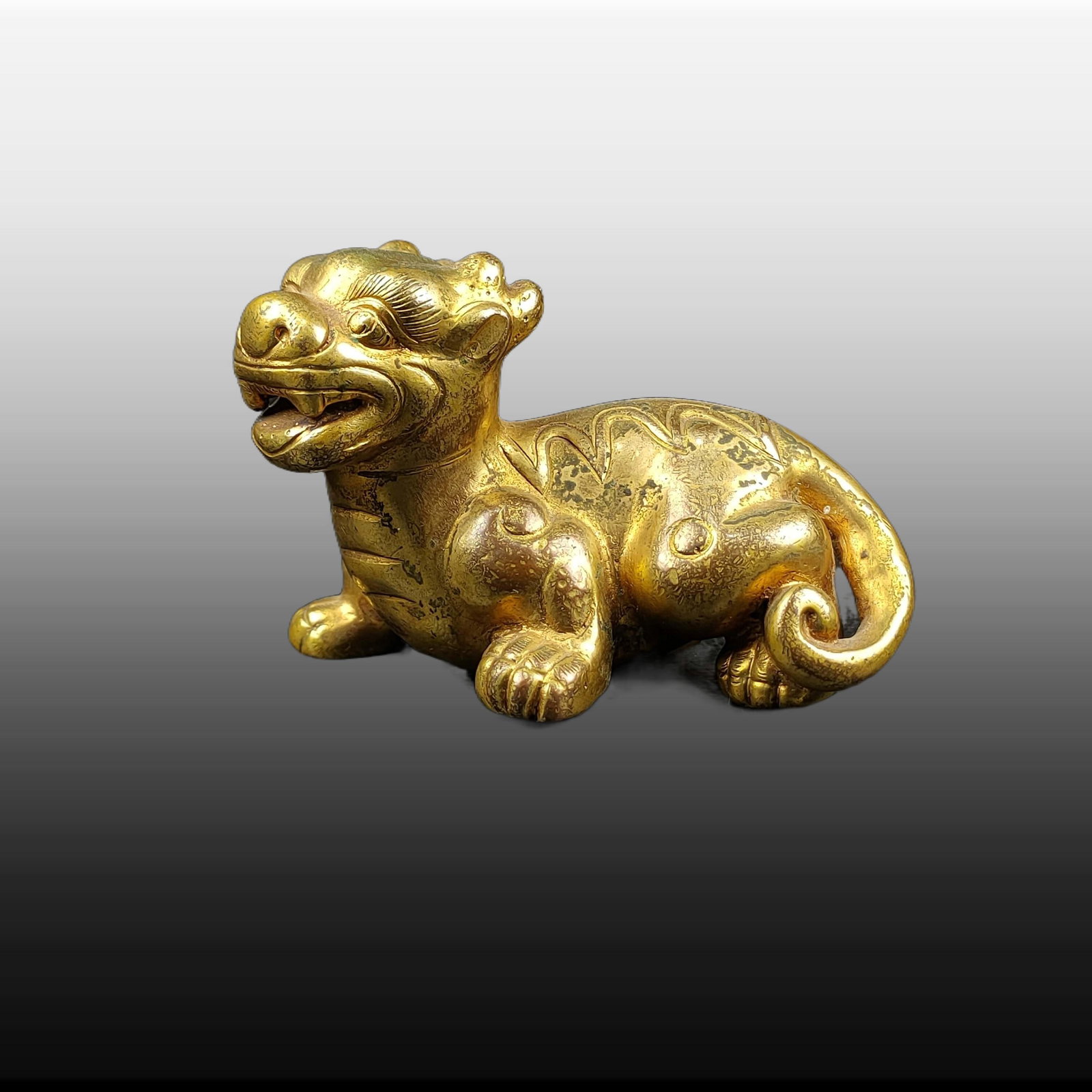 A Exquisite Gilt Bronze Auspicious Beast Ornament: A Exquisite Gilt Bronze Auspicious Beast Ornament,Han Dynasty, China,Size:2inx3.1in,Weight:348g 铜鎏金瑞兽摆件,中国汉代