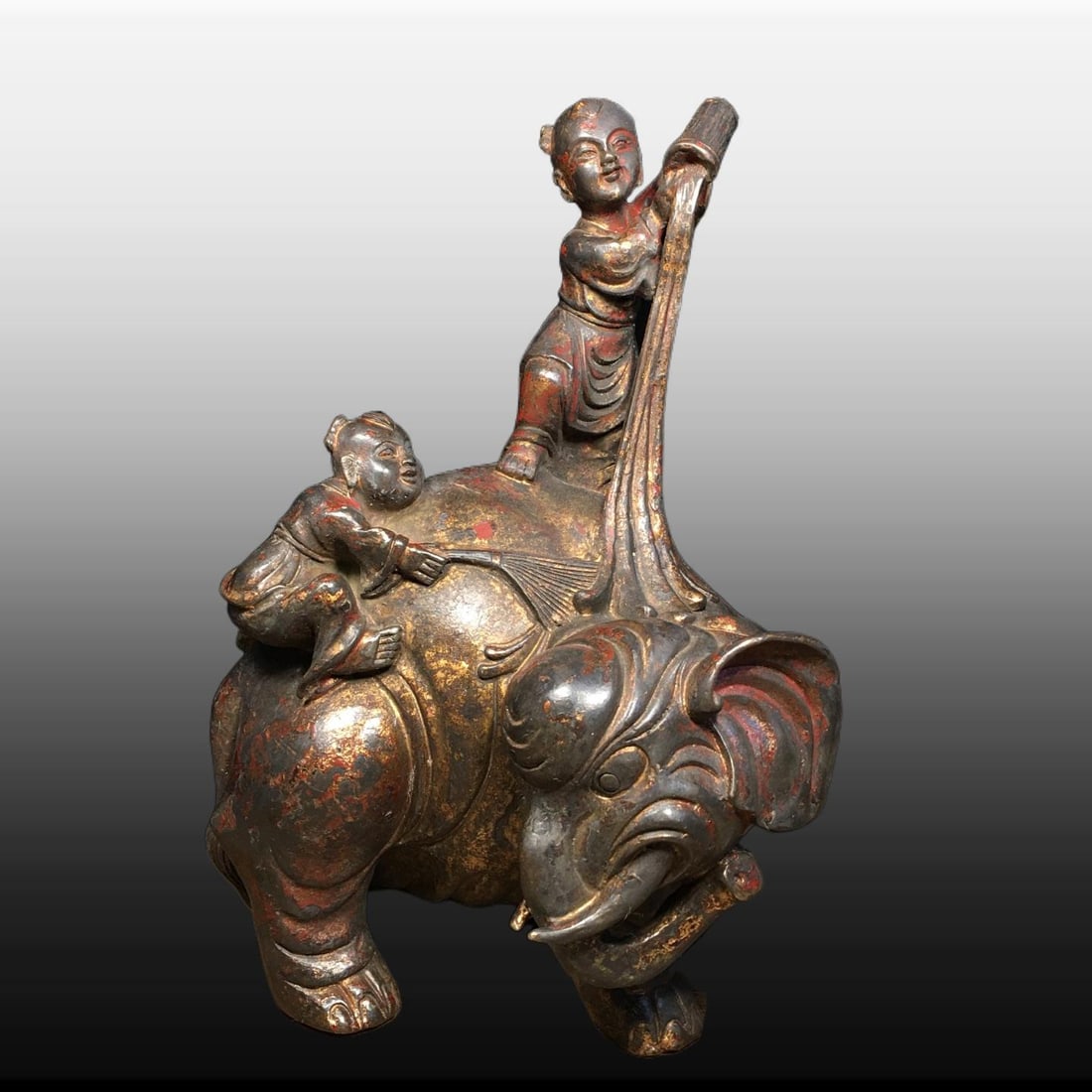 A Exquisite Copper Elephant Ornament: A Exquisite Copper Elephant Ornament,Ming Dynasty, China,Size:6.3inx5.1in,Weight:2490g 铜象摆件,中国明代