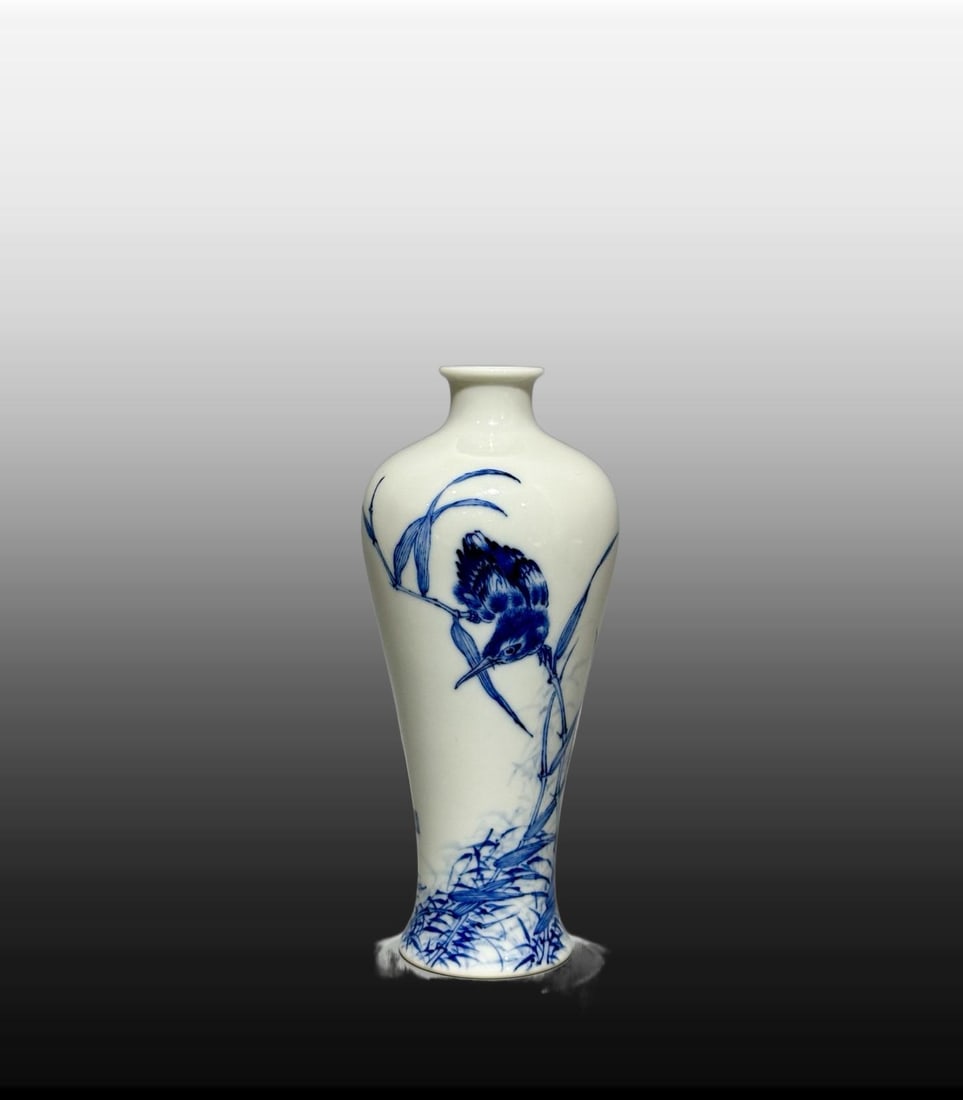 A Exquisite Blue and White Flower and Bird Pattern Vase: A Exquisite Blue and White Flower and Bird Pattern Vase,Republic of China,With Mark,Size:7.1inx1.3inx3.1inx2.1in 青花花鸟纹瓶,民国,带款