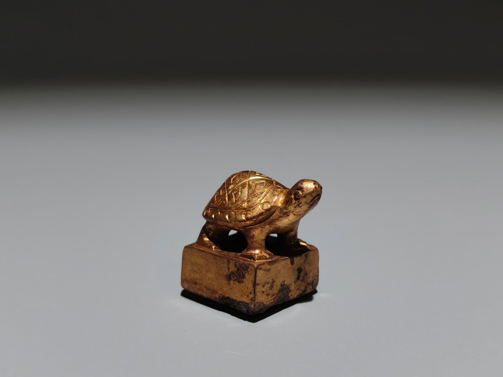 A Exquisite Gilt Bronze Turtle Seal - 2