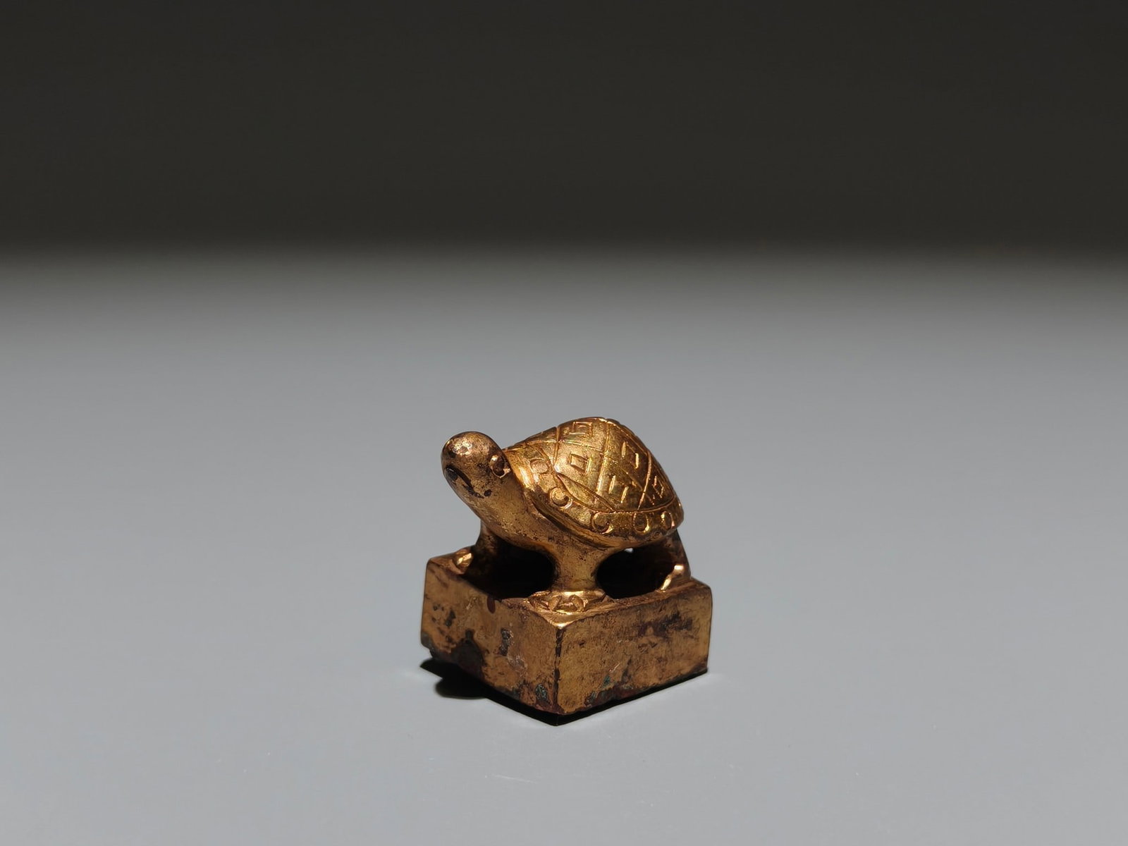 A Exquisite Gilt Bronze Turtle Seal - 4