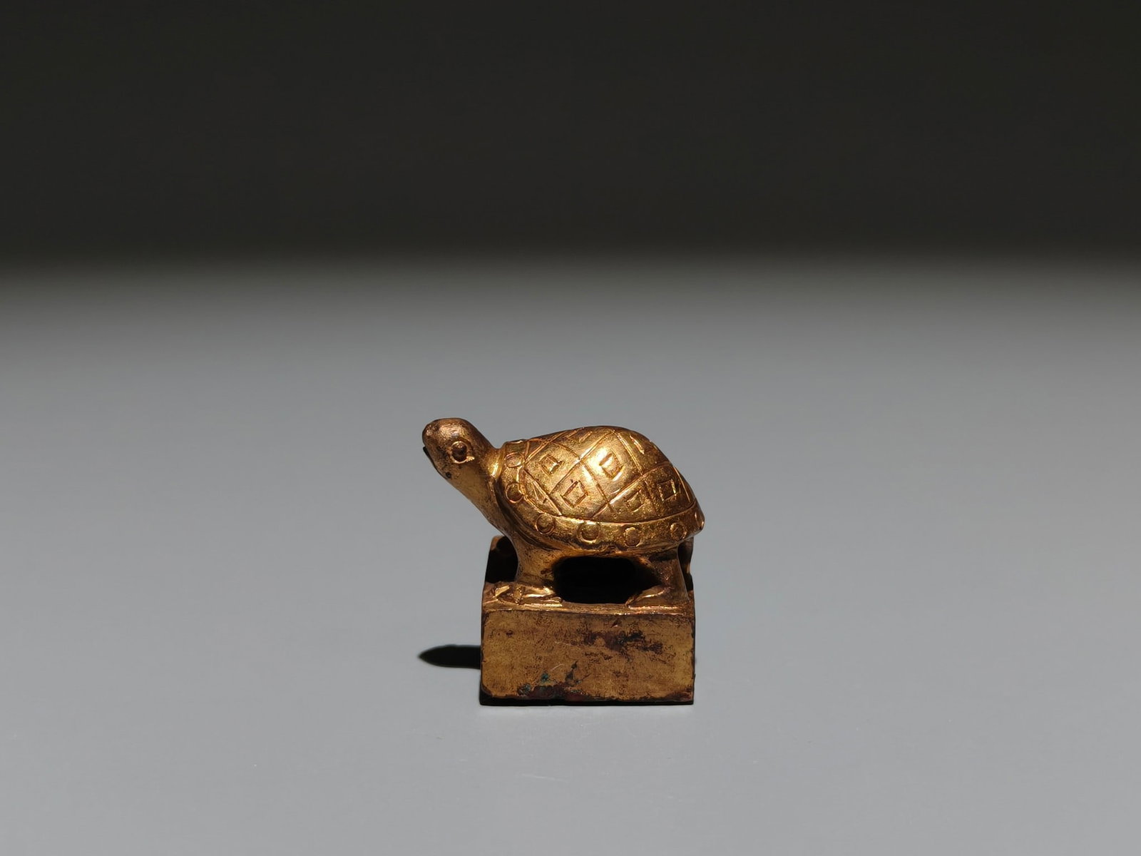 A Exquisite Gilt Bronze Turtle Seal - 5