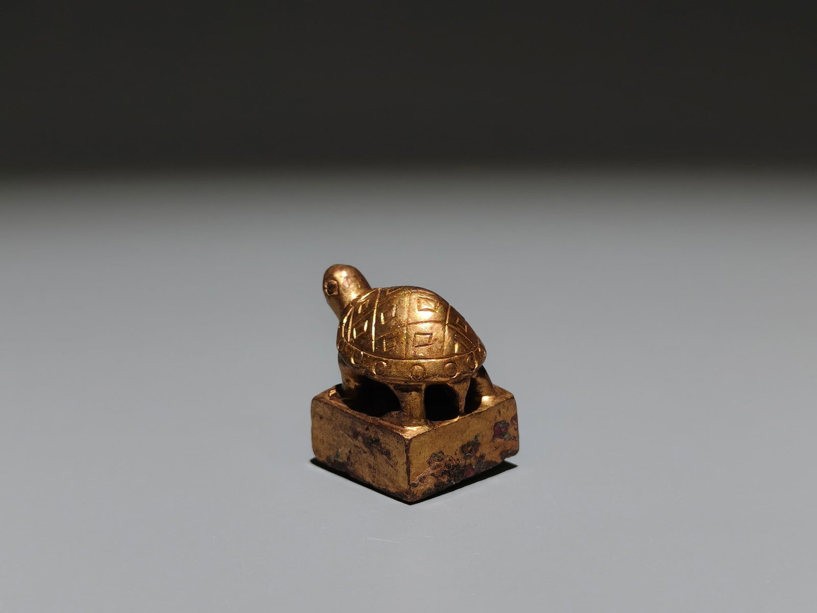 A Exquisite Gilt Bronze Turtle Seal - 6