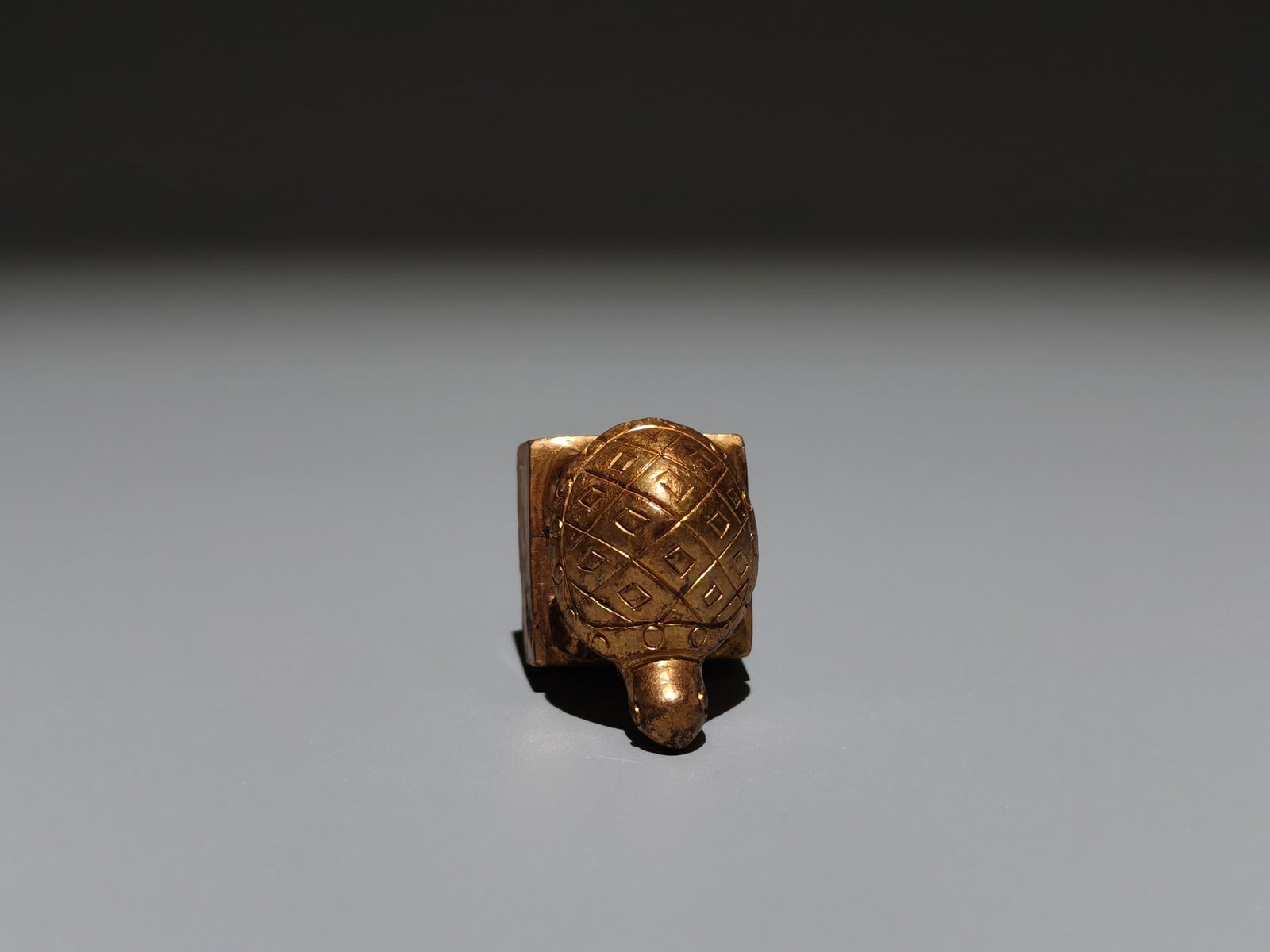 A Exquisite Gilt Bronze Turtle Seal - 8