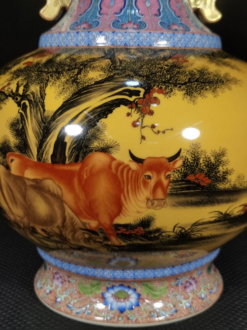 A Exquisite Enamel Buffalo Pattern Double-Ears Vase - 2