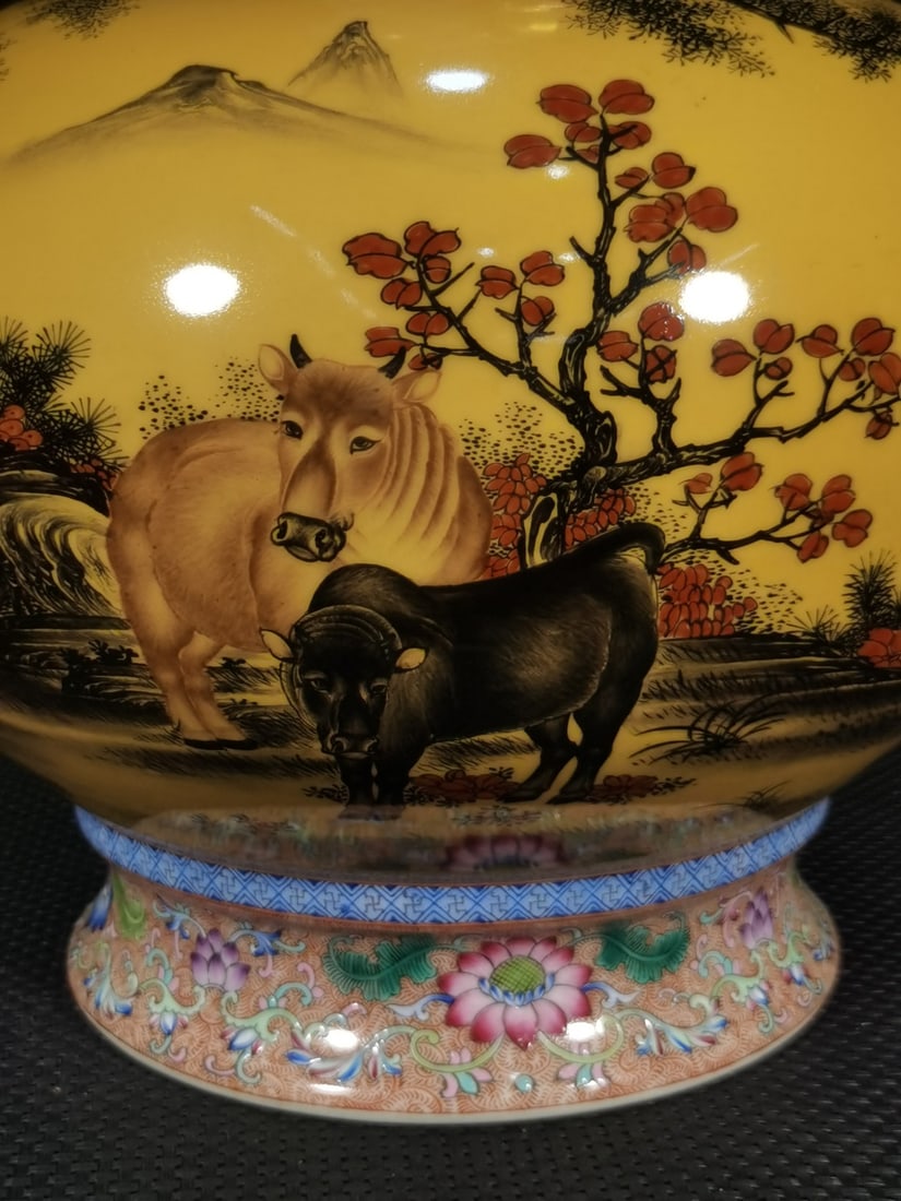 A Exquisite Enamel Buffalo Pattern Double-Ears Vase - 4